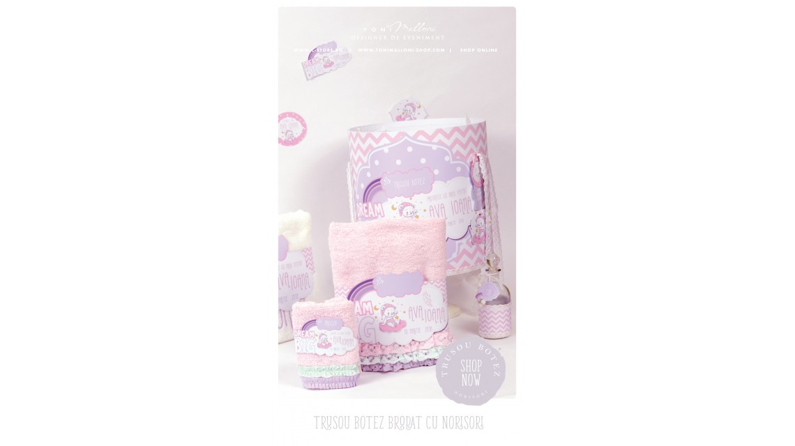 Trusou de botez personalizat si brodat cu norisori pufosi si ursuleti pentru fete, Dream big little girl 1